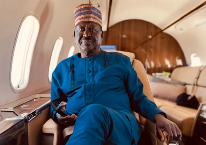 raila on a plane