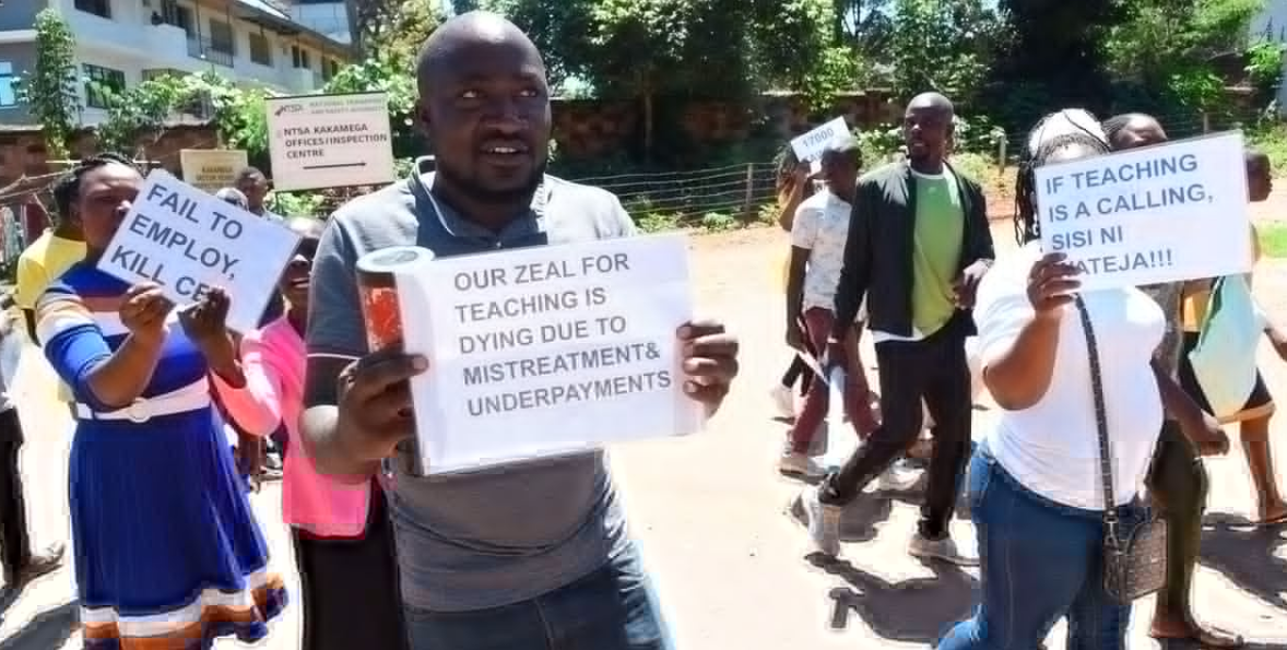 jSS teachers carrying placards on the streets